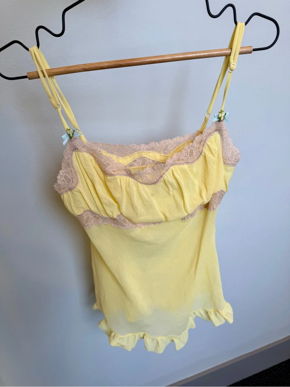 Victoria’s Secret Angels Butter Yellow Lace Cami Top Size M Coquette Y2K